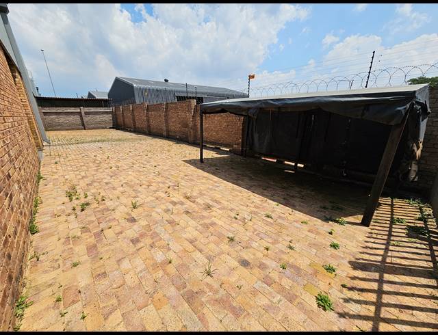 280M² FACTORY FOR SALE IN ANDERBOLT